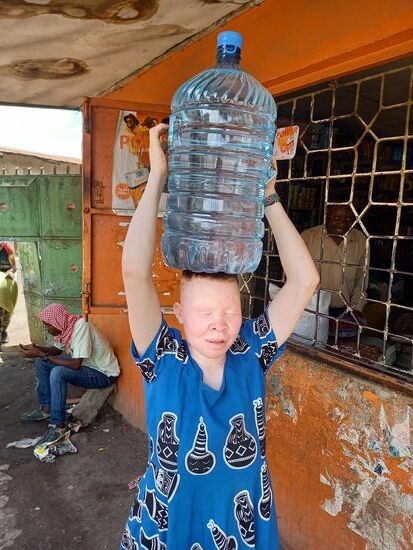 So trägt sie es Heim.
Ich bin gespannt darauf zu erfahren, was ihre Zimmergenossin zu den Veränderungen sagt, wenn sie nach Haus kommt.
