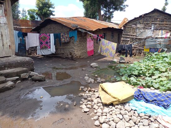 In dieser Umgebung leben die Frauen mit ihren Kindern.