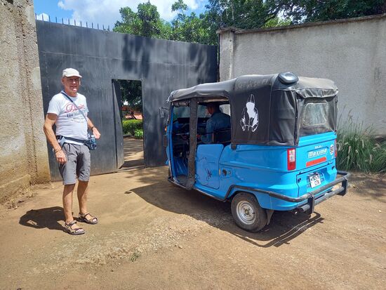 Mit dem Tuc Tuc bis zum Baby Haus