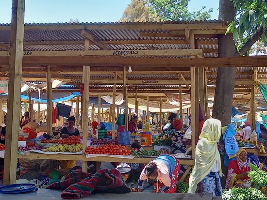 Stände so weit das Auge reicht.