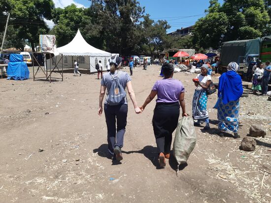 Hand in Hand geht es weiter