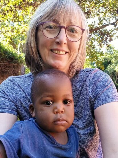 Ich entdecke James und freue mich total ihn wiederzusehen.