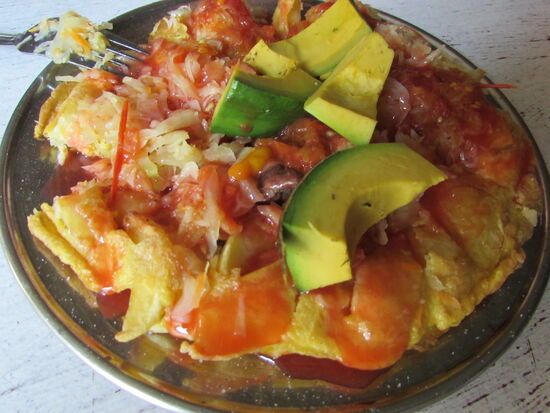Lecker - Chips Maijai mit Sauerkraut und Avocado.