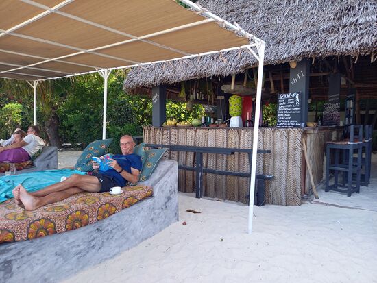 Wir verbringen die Zeit ganz entspannt im Schatten  