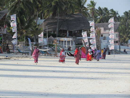 Die bunte Stoffe der Frauen sind wunderschön anzusehen.