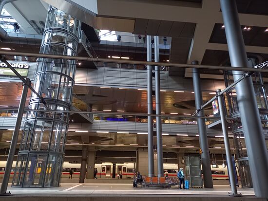 Von Berlin Hauptbahnhof ist es noch eine halbe Stunde bis zum Flughafen BER
