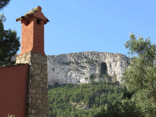 Im Montgo scheint es auch Höhlen zu geben.