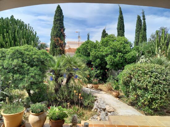 Mit diesem Blick lässt es sich nach dem kleinen Spaziergang gut auf der Terrasse entspannen  
