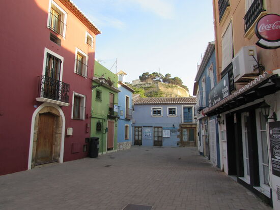 Es gibt einige Plätze zu entdecken, die zum Teil im historischen Stil erhalten sind.