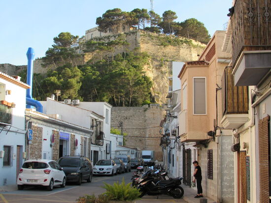 Immer wieder ist die Burg zu sehen.
