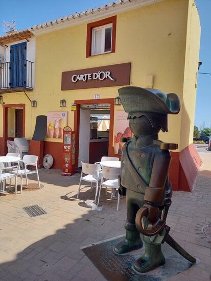 Hier gönne ich mir ein Eis und schlendere durch das Fischerviertel.