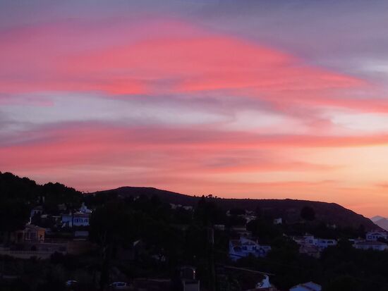 Innerhalb weniger Minuten verändert der Himmel seine Farbenpracht.