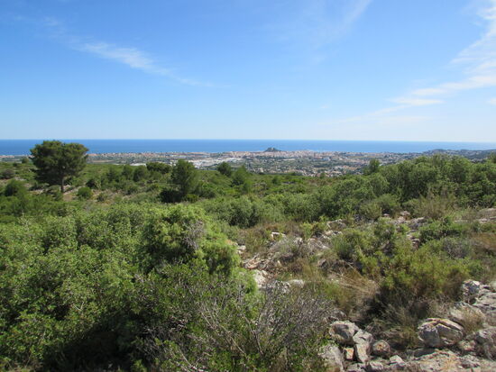 Ganz in der Ferne ist immer noch die Festung von Denia zu erkennen.