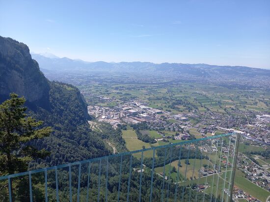 Die Bergkette am Horizont befindet sich schon in der Schweiz.