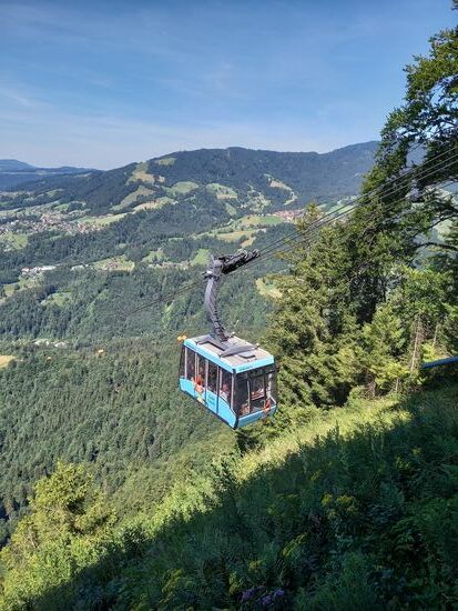 Mit der Seilbahn auf den Karren