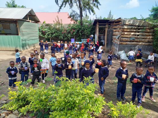 Natürlich besuche ich auch die Kindertagesstätte Afroplan  