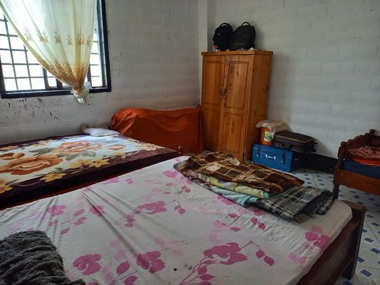 In jedem Bett schlafen vier Mädchen