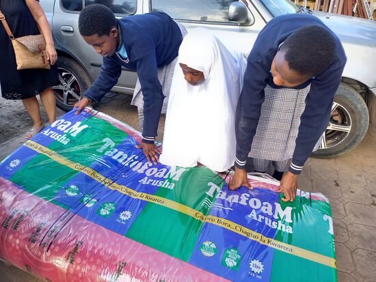 Einmal gefaltet und verschnürt und schon passt alles.