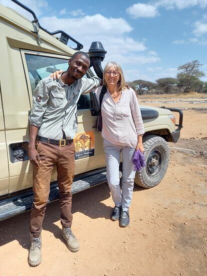 Auf geht's mit Hasim unserem Fahrer, der uns bereits auf dem Weg zum Tarangiri viele Informationen über Land und Leute gegeben hat.