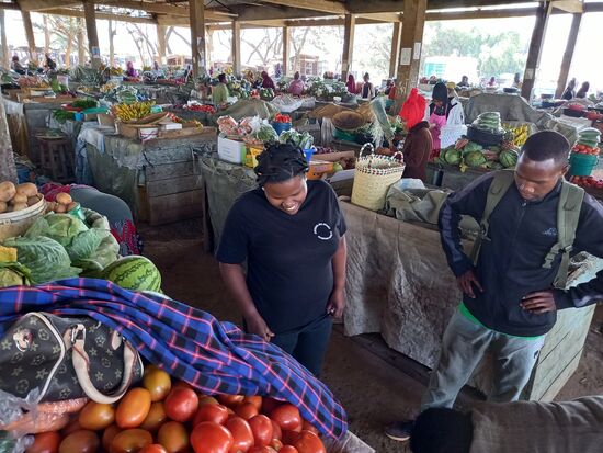 Der Markt ist extrem gut organisiert. Alles steht in Reihe und Glied.