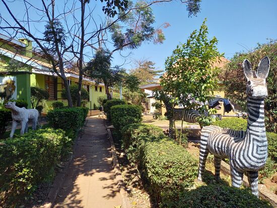 Uns überrascht eine gepflegte Anlage.