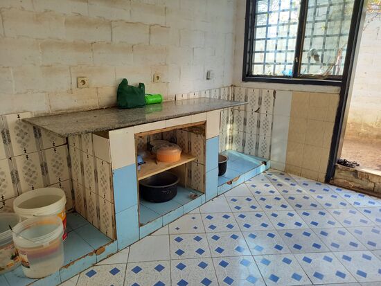 Auch in der Küche geht es spatanisch zu.