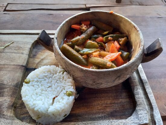 Köstlich! Es gibt nicht nur einen eigenen Garten am Restaurant sondern auch eine separate vegetarische Küche.