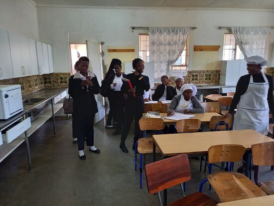 Wir dürfen uns einige Räumlichkeiten ansehen.