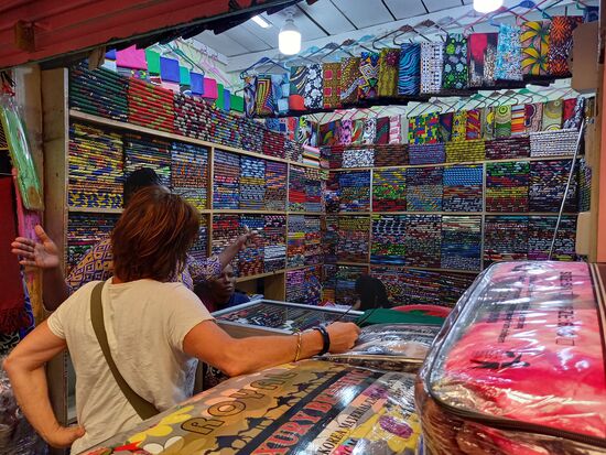 Stoffe so weit das Auge reicht - wer die Wahl hat, hat die Qual.