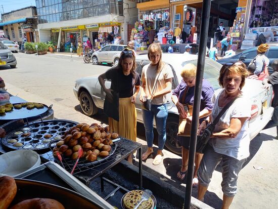 Hier gibt es lecker Backwaren und wir schlagen zu.