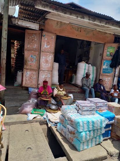 An jeder Ecke wird Handel getrieben