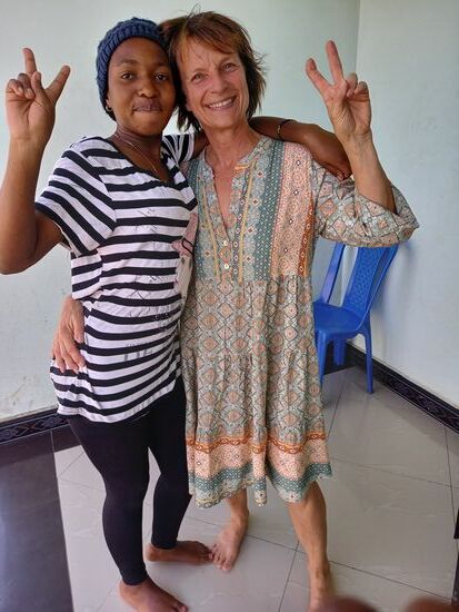 Corinna und die ältere Tochter von Franziska haben Spaß  