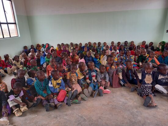 Wenn über 100 Kinder singen, dann ist das Ohrenbetäubend schön  