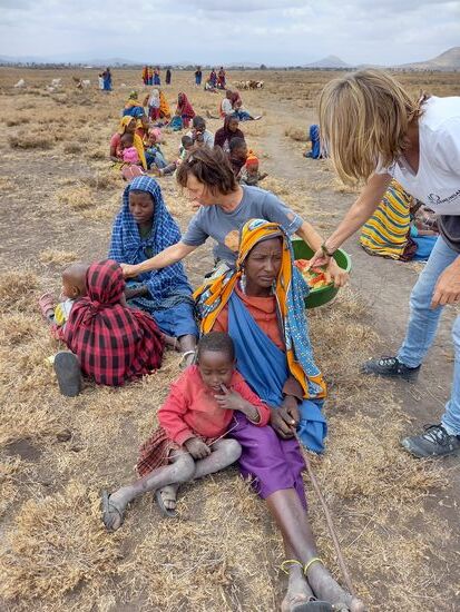 Diese Frauen harren aus.