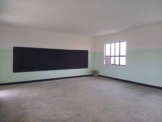 Noch sind die Klassenräume leer.