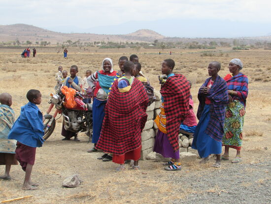 Es dauert nicht lang und sie fangen an zu singen  