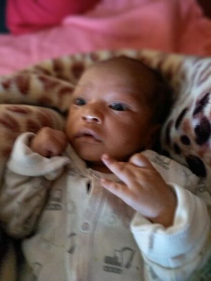 Amani, ein kleiner Massai ist erst wenige Tage alt