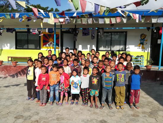 Das sind die Kinder vom Children of Universe.