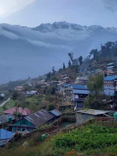 Draußen zeigen sich dann doch noch die 6000er des Himalaya  - was für ein schöner Anblick.