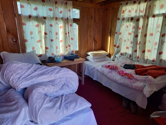 Hier verbringen wir die nächste Nacht. Wir freuen uns, dass es hier nicht mehr ganz so kalt ist.