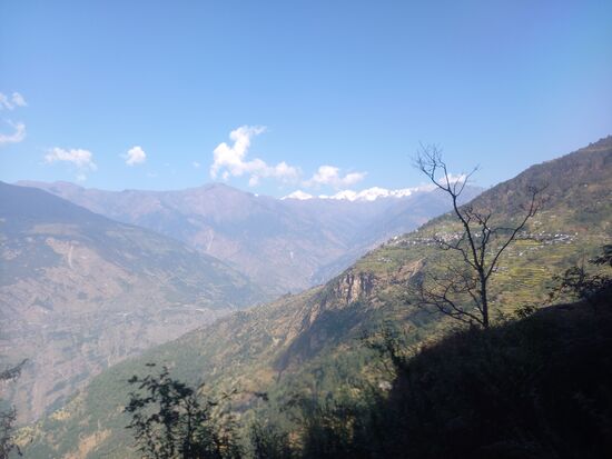 In der Ferne sind noch einmal die schneebedeckten Berge zu sehen.