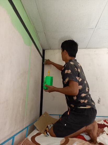 Unsere Helfer haben es mit der Genauigkeit und Sauberkeit nicht so genau genommen, doch Matthias hatte sein wachsames Auge darauf  