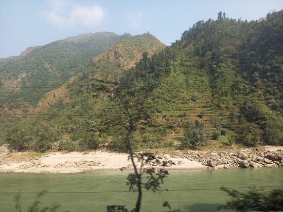 Über weite Strecken sind wir entlang eines breiten  reißenden Fluss gefahren.