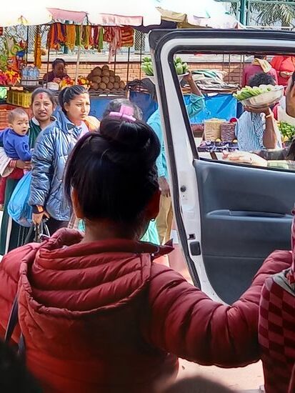 Da alles diskutieren und anwerben nicht hilft, setzen wir die Fahrt ohne weitere Fahrgäste fort. Dabei wurden sogar "Sondersitzplätze" geschaffen.