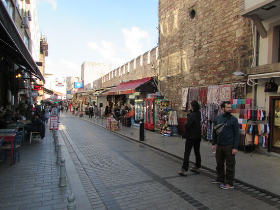 Wir schlendern weiter.