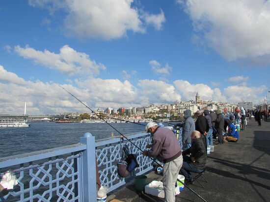 Wir queren die Brücke