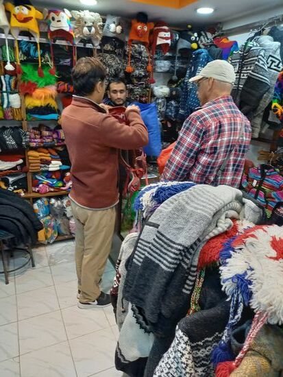 Hier ersteht Matthias die ersehnte Strickjacke.