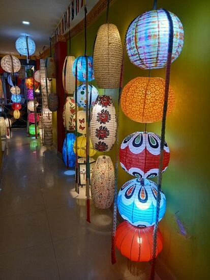 Hier habe ich schon vor vier Jahren Lampions gekauft.