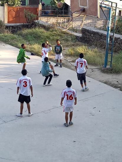Die Jungs haben ihr neues Trikot an  