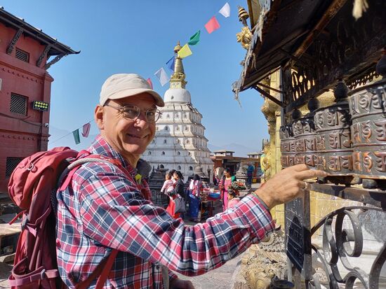 Auf dem Platz findet man natürlich viele dieser Gebetsmühlen.